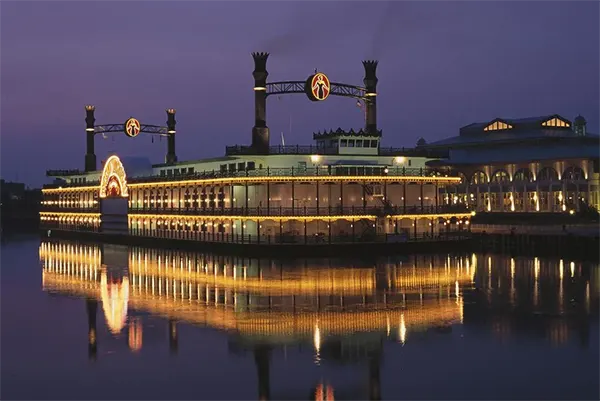 Players at riverboat